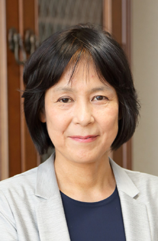 教育学部長 堀田 香織