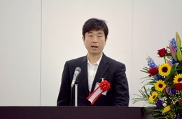 祝辞を述べる原山関東経済産業局地域経済部長