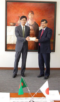 山口学長とマスード・ビン・モメン閣下 President Yamaguchi and Ambassador of Bangladesh to Japan H.E. Mr. Masud Bin Momen