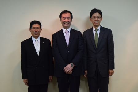 左から、森田東松山市長、梶田隆章先生、山口宏樹学長