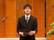 平成30年度卒業式にて、第2回梶田隆章賞を授与