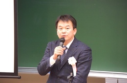 挨拶する清水市長
