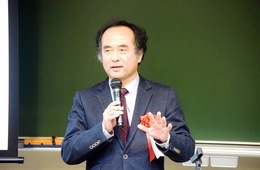 講演する久保田教授