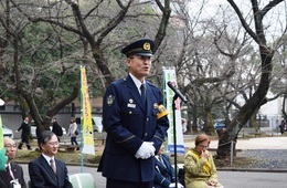 挨拶する南里浦和西警察署長