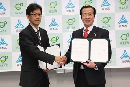 山口学長(左)と菅原代表取締役社長(右)
