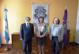 左から、伊藤副学長、バレイ副総長、中林副学長 / From left: Vice President Ito, UNC Rector Barei, Dr. Nakabayashi