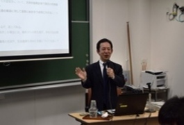 講演する文部科学省国立大学法人支援課吉田企画官