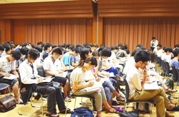 熱心に演習に取り組む様子