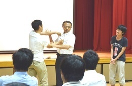 護身術の実演
