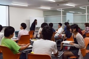 埼京線の魅力について話し合う受講生