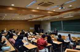 熱心に受講する参加者たち