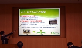 学生による課題発表の様子
