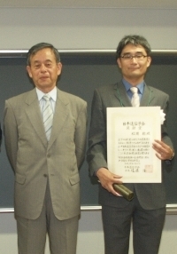 左)遠藤隆 日本遺伝学会長 右)松岡聡 助教